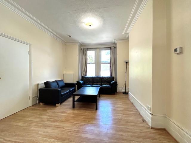 5 bedroom House in ACTON + garden