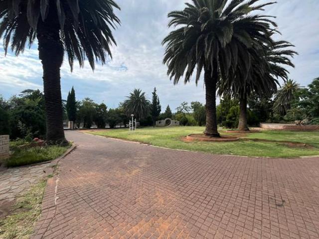 5 Bedroom House in Bayswater