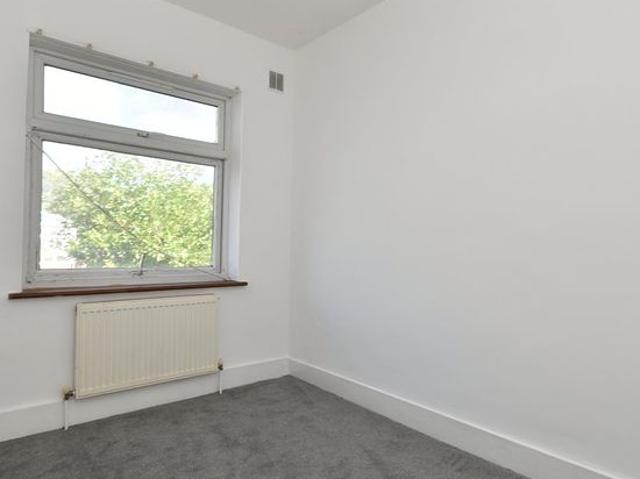 5 bedroom house in Barnet