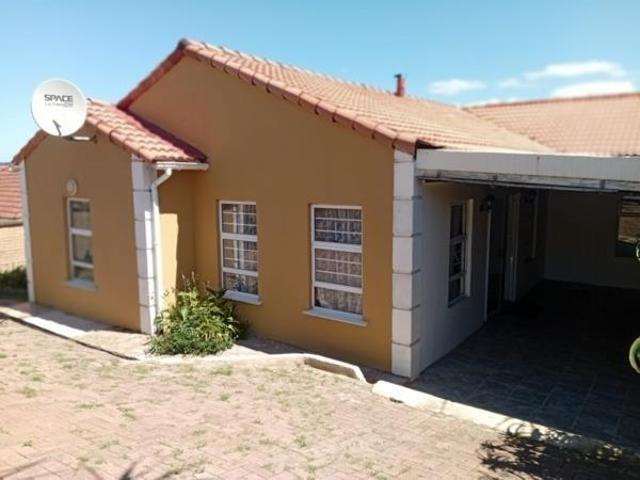 5 Bedroom House in Beacon Bay