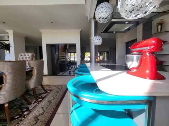 5 Bedroom House in Blue Valley Golf Estate