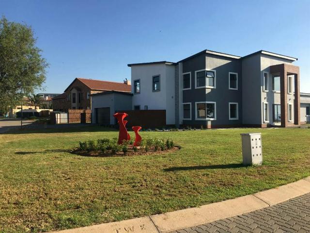 5 Bedroom House in Bronkhorstbaai
