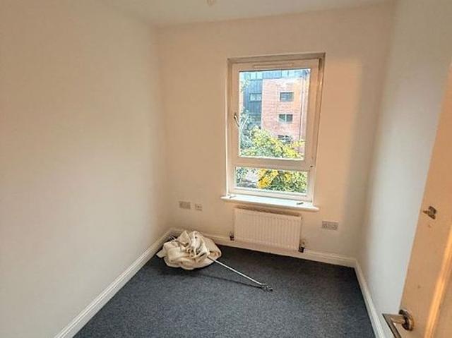 5 bedroom house in Glasgow