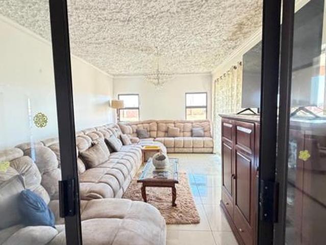 5 Bedroom House in Grimbeek Park