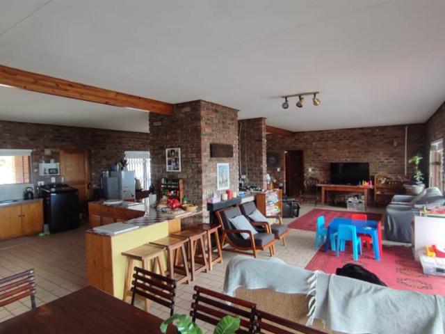 5 Bedroom House in Dana Bay