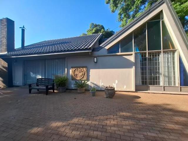 5 Bedroom House in Delmas