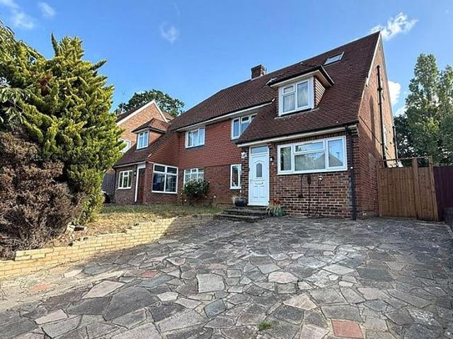 5 bedroom house in Enfield