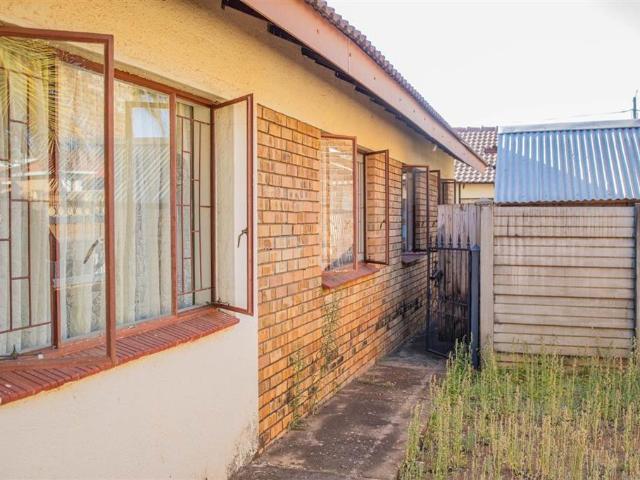 5 Bedroom House in Flora Park