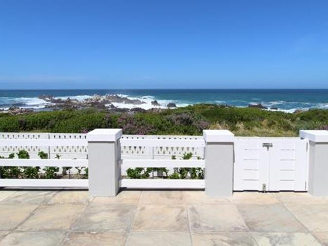 5 Bedroom House in Kleinmond