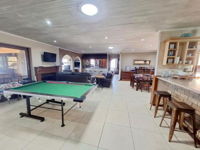 5 Bedroom House in Hartenbos Heuwels