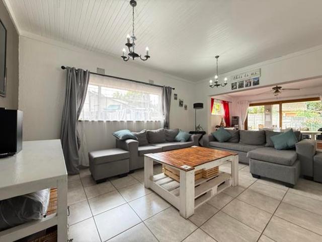 5 Bedroom House in Hutten Heights