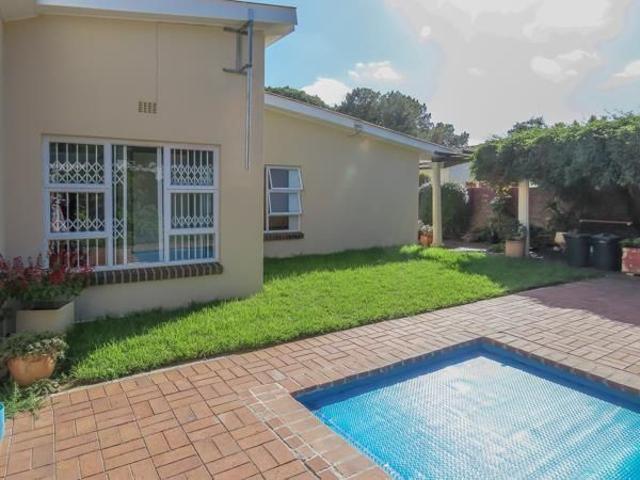5 Bedroom House in Onder Papegaaiberg