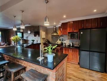5 Bedroom House in Oubos Estate