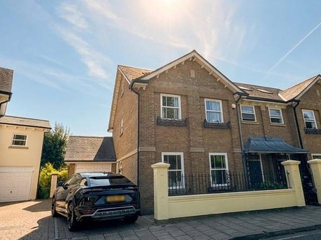 5 bedroom house in London