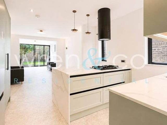 5 bedroom house in London