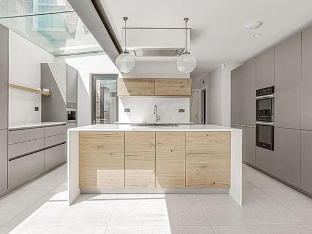 5 bedroom house in London
