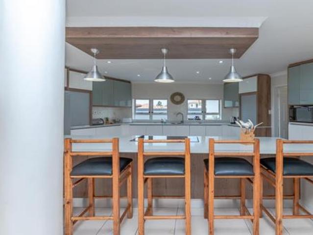 5 Bedroom House in La Mercy