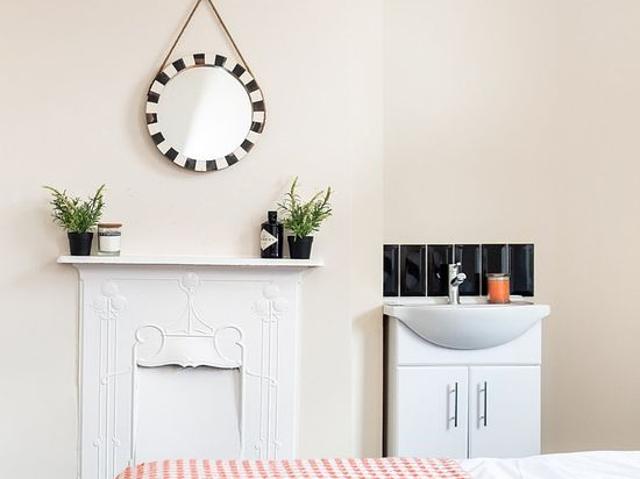 5 bedroom house in Leeds