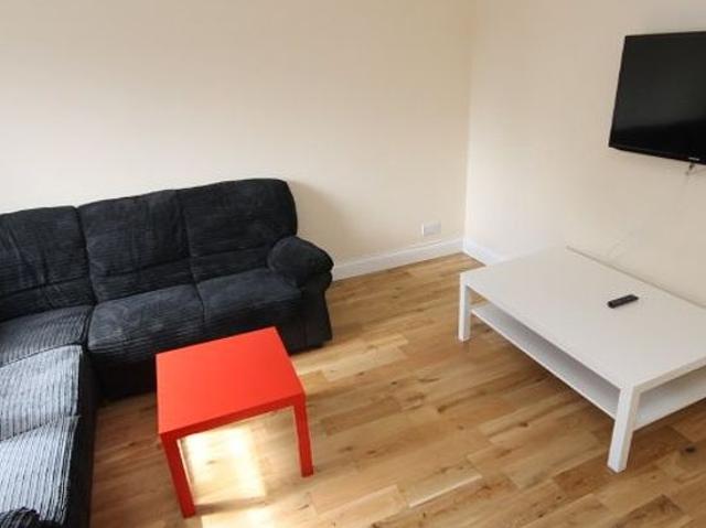 5 bedroom house in Leeds