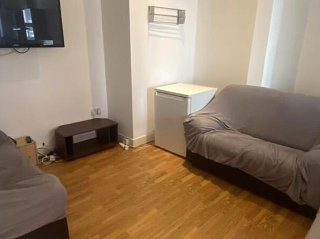 5 bedroom house in Leeds