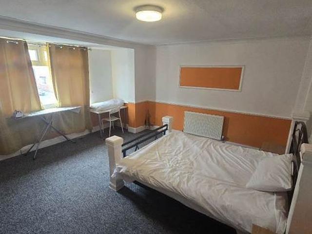5 bedroom house in Leeds