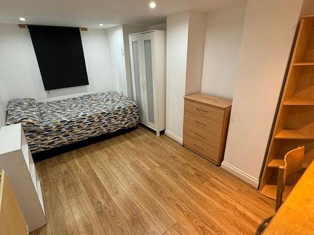5 bedroom house in Leeds