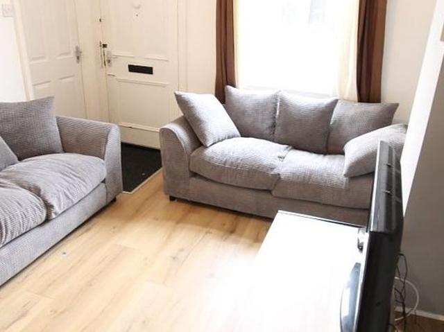 5 bedroom house in Leeds