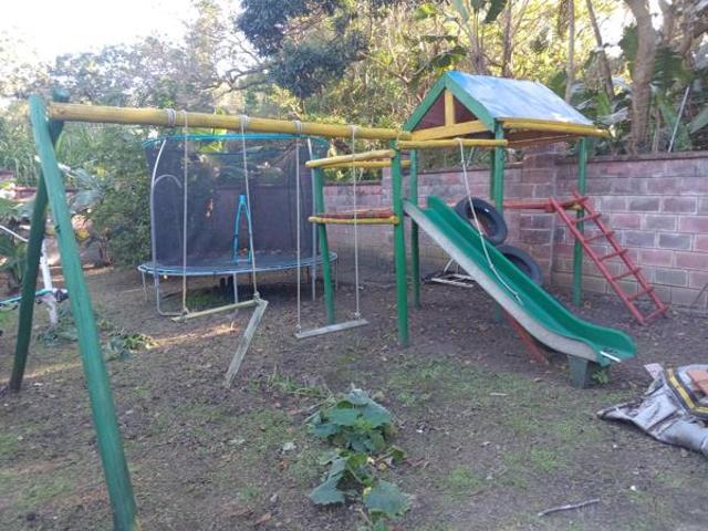 6 Bedroom House in Leisure Bay