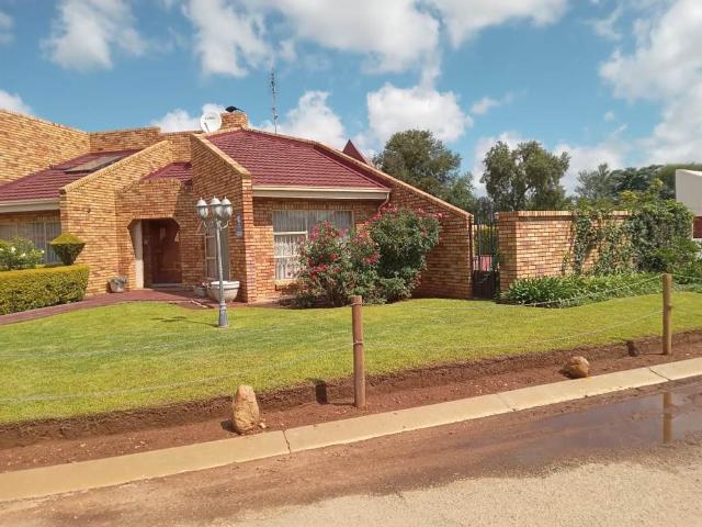 5 Bedroom House in Mmabatho Unit 6