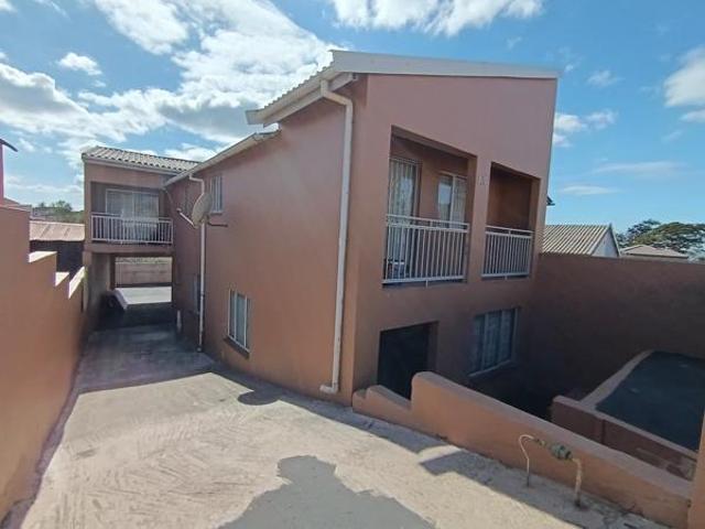 5 Bedroom House in Montford