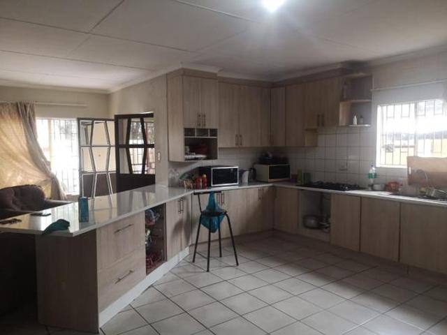 5 Bedroom House in Marapong