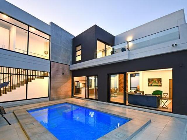 5 Bedroom House in Midstream Ridge Estate