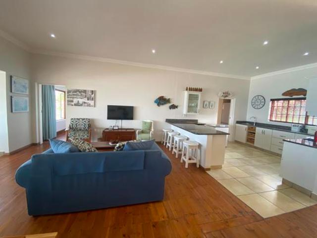 5 Bedroom House in Southbroom