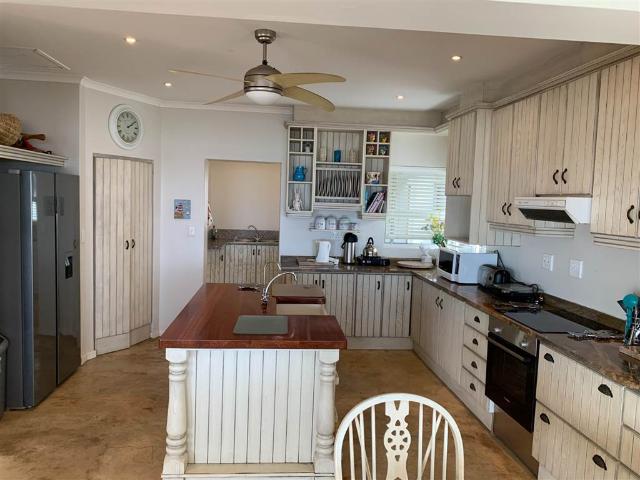 5 Bedroom House in Southbroom