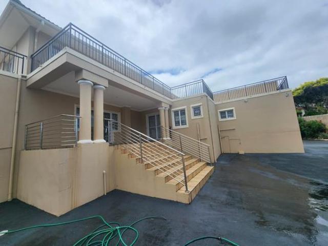 5 Bedroom House in Somerset Park