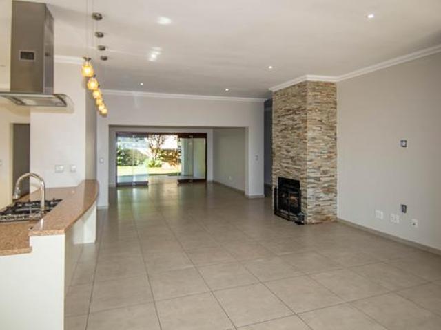 5 Bedroom House in Sonheuwel