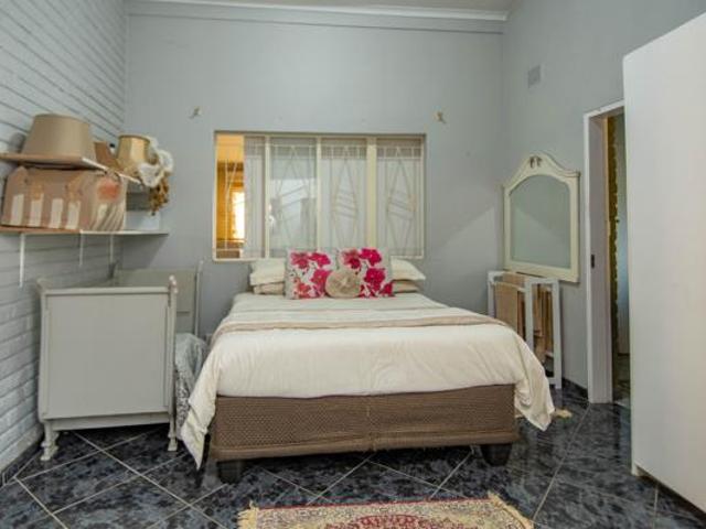 5 Bedroom House in Sonheuwel
