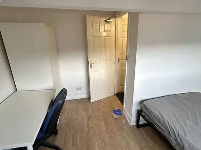 5 bedroom house in Sheffield