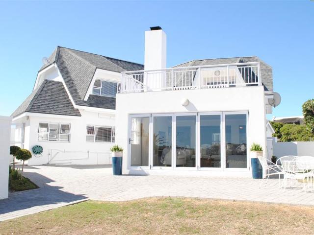 5 Bedroom House in St Francis Bay Canals