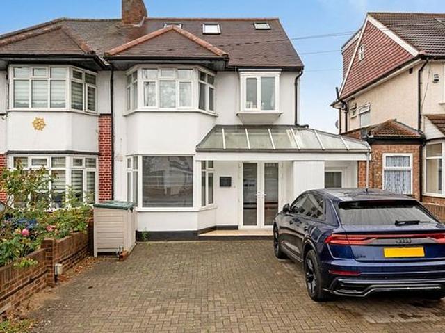 5 bedroom house in Sutton