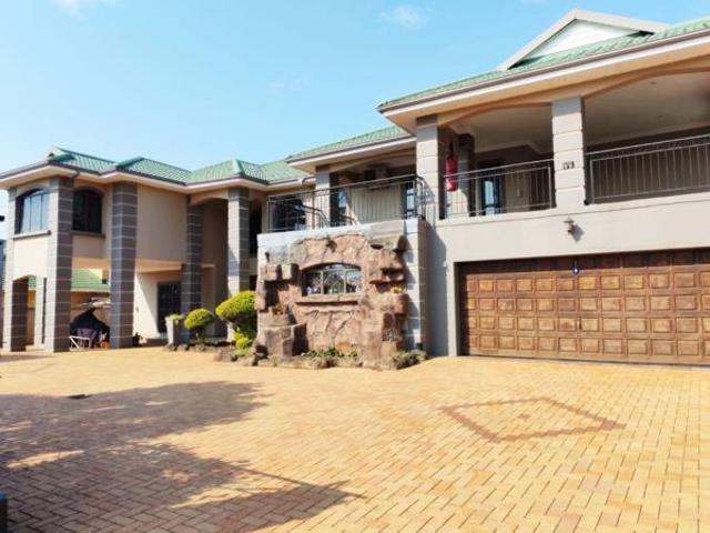 5 Bedroom House in Sunningdale