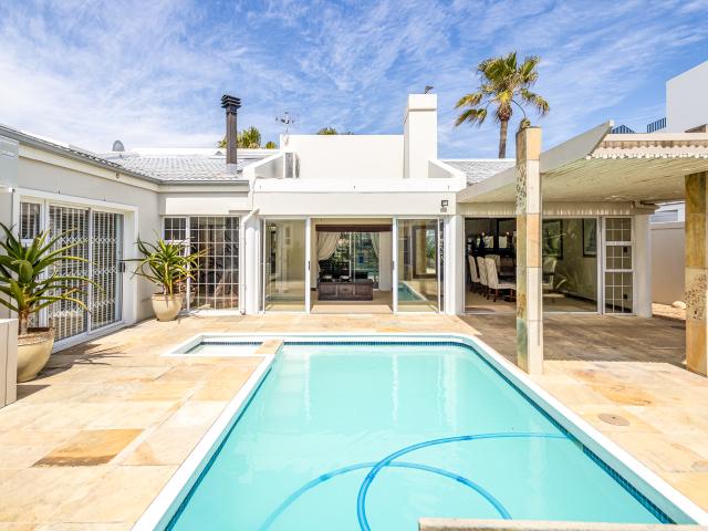 5 Bedroom House in Sunset Beach