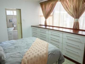5 Bedroom House in Paglande