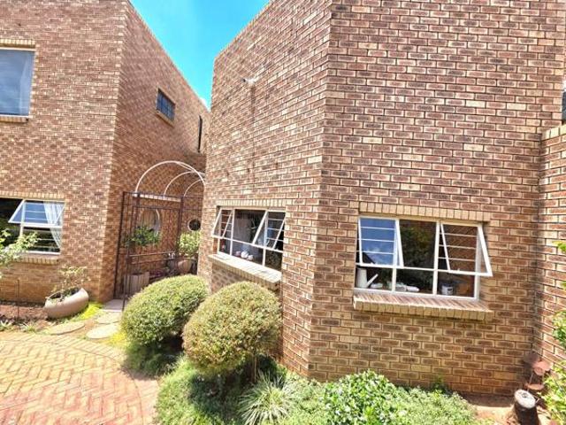 5 Bedroom House in Panorama