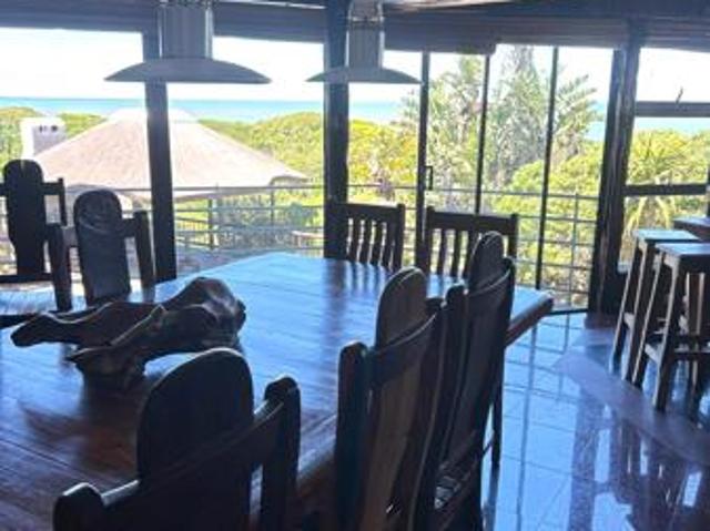 5 Bedroom House in Paradise Beach