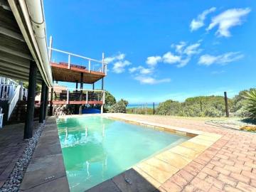 5 Bedroom House in Paradise Beach