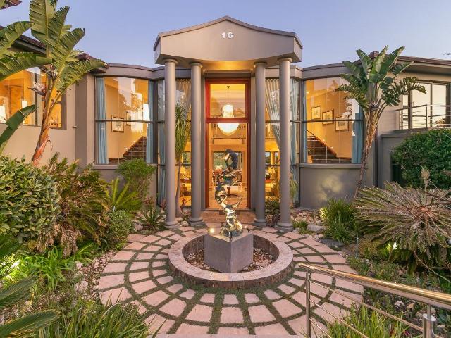 5 Bedroom House in Pezula Golf Estate