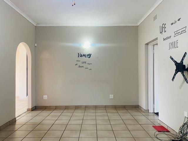 5 Bedroom House in Pioneer Park