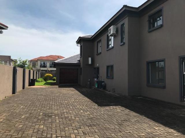 5 Bedroom House in Riverside Estate