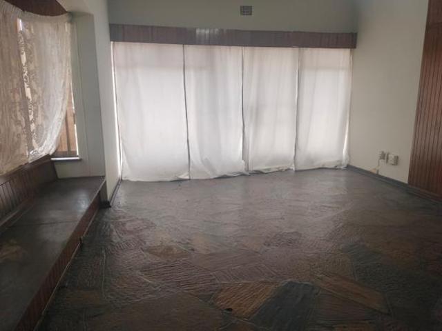 5 Bedroom House in Risiville